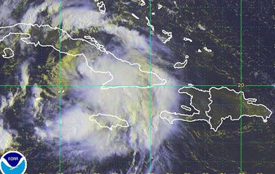 Satelitní obrázek tropické boue na Kub.